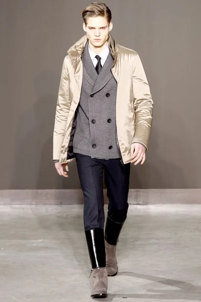 Look 18